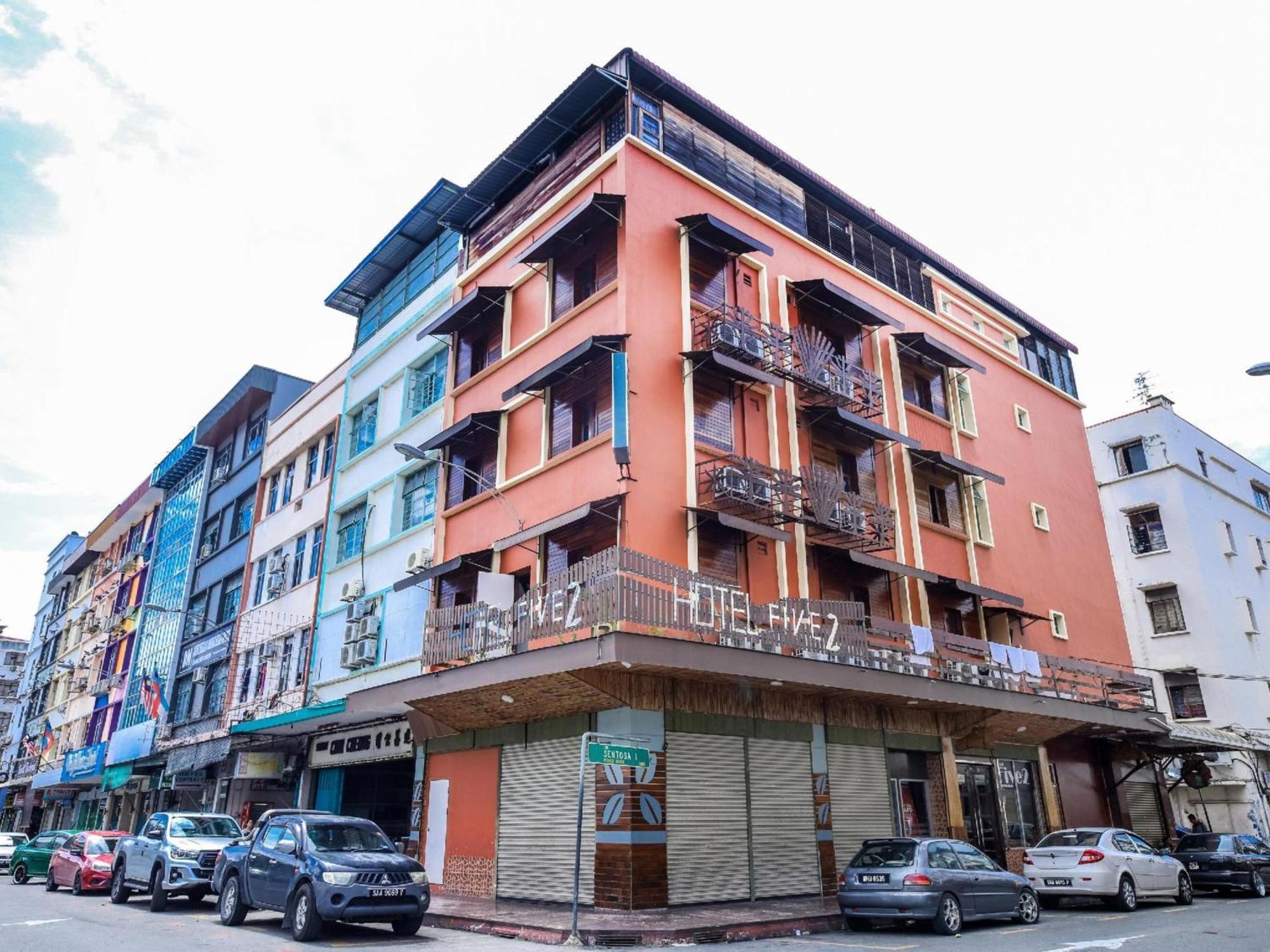 Oyo 210 Hotel Five 2 Kota Kinabalu Exterior photo